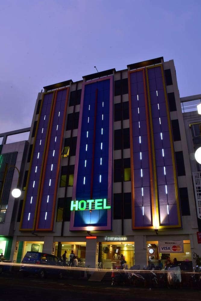 Hyper Inn Bandung Exterior foto